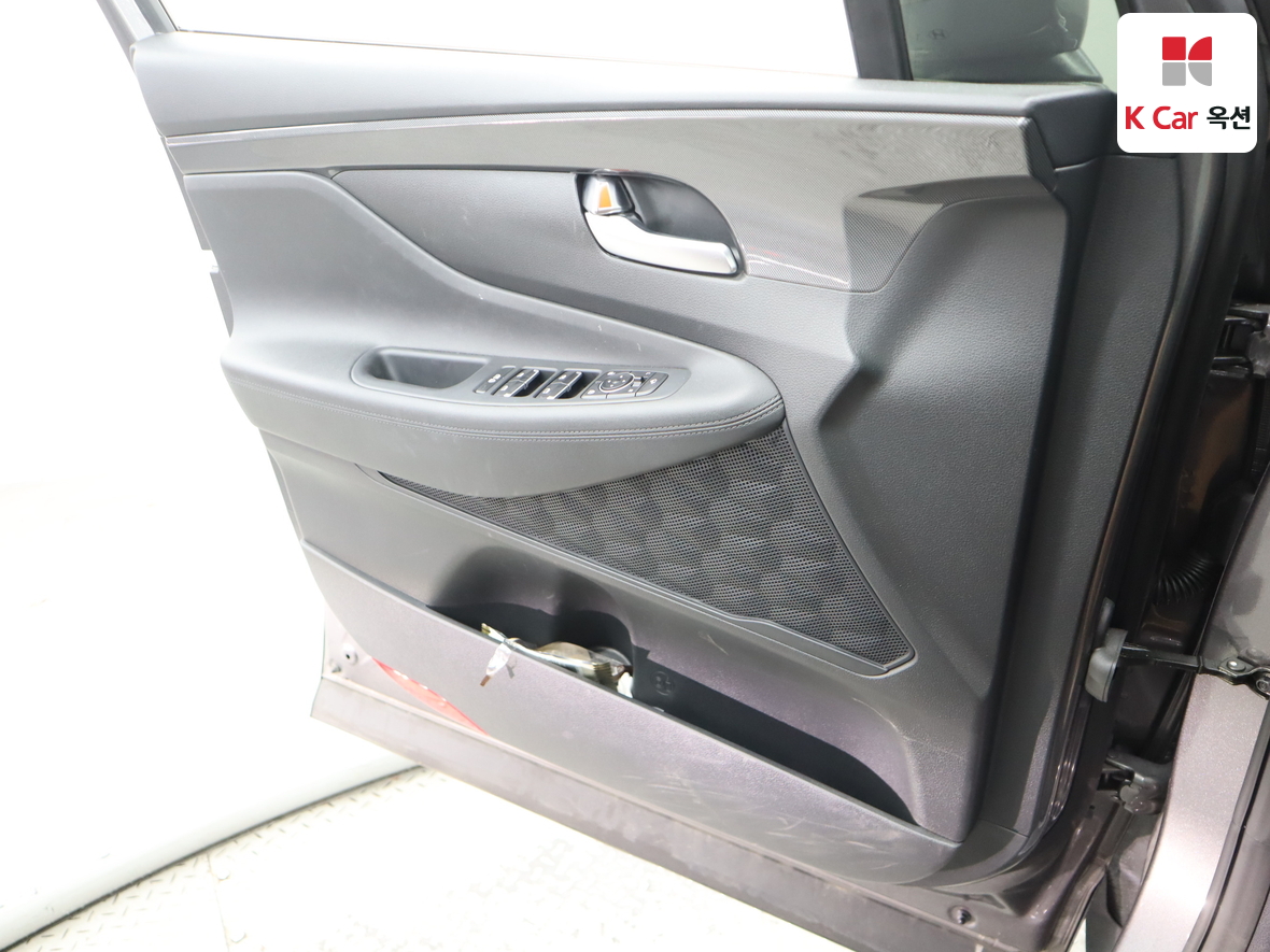 Hyundai Santa Fe 2022 - Image 8