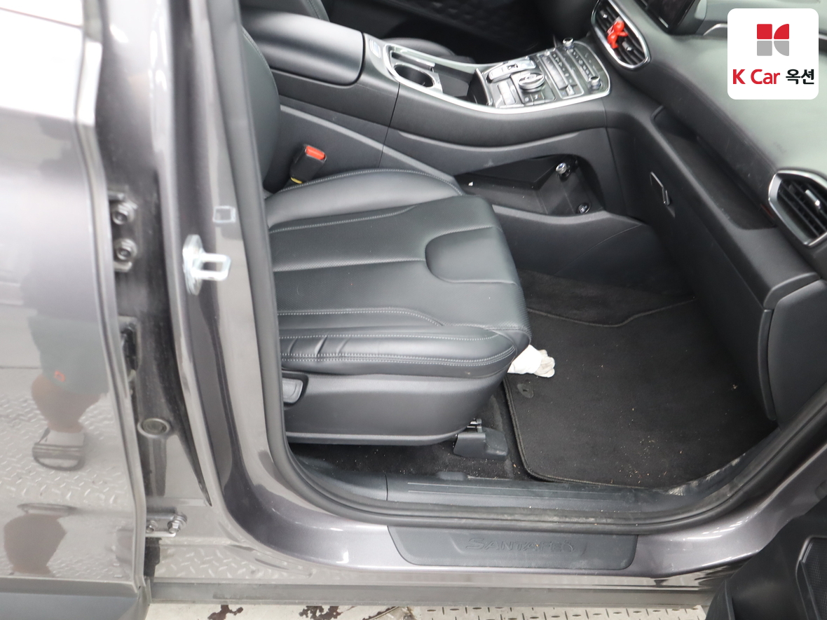 Hyundai Santa Fe 2022 - Image 30