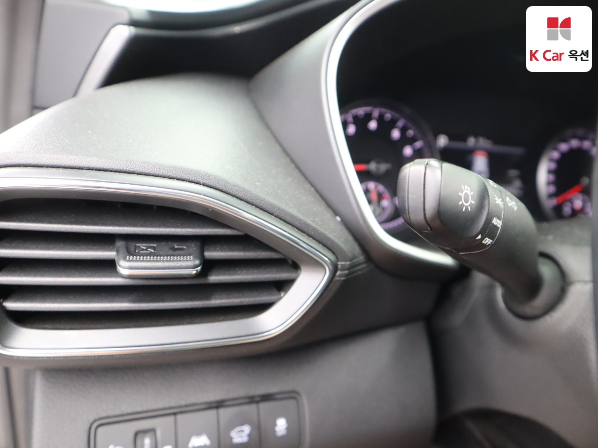 Hyundai Santa Fe 2022 - Image 9