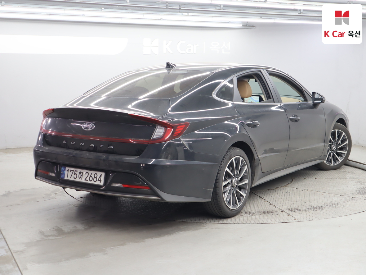 Hyundai Sonata 2023 - Image 2