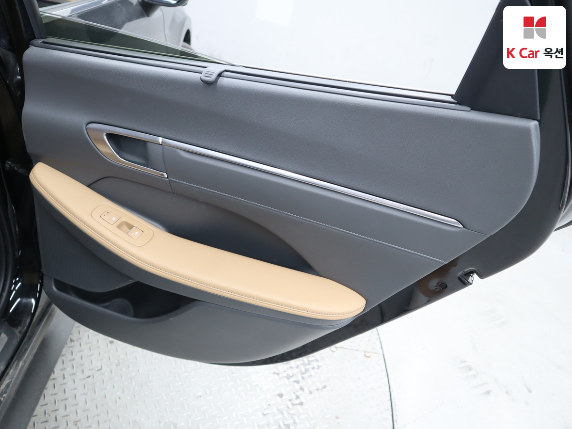 Hyundai Sonata 2023 - Image 25