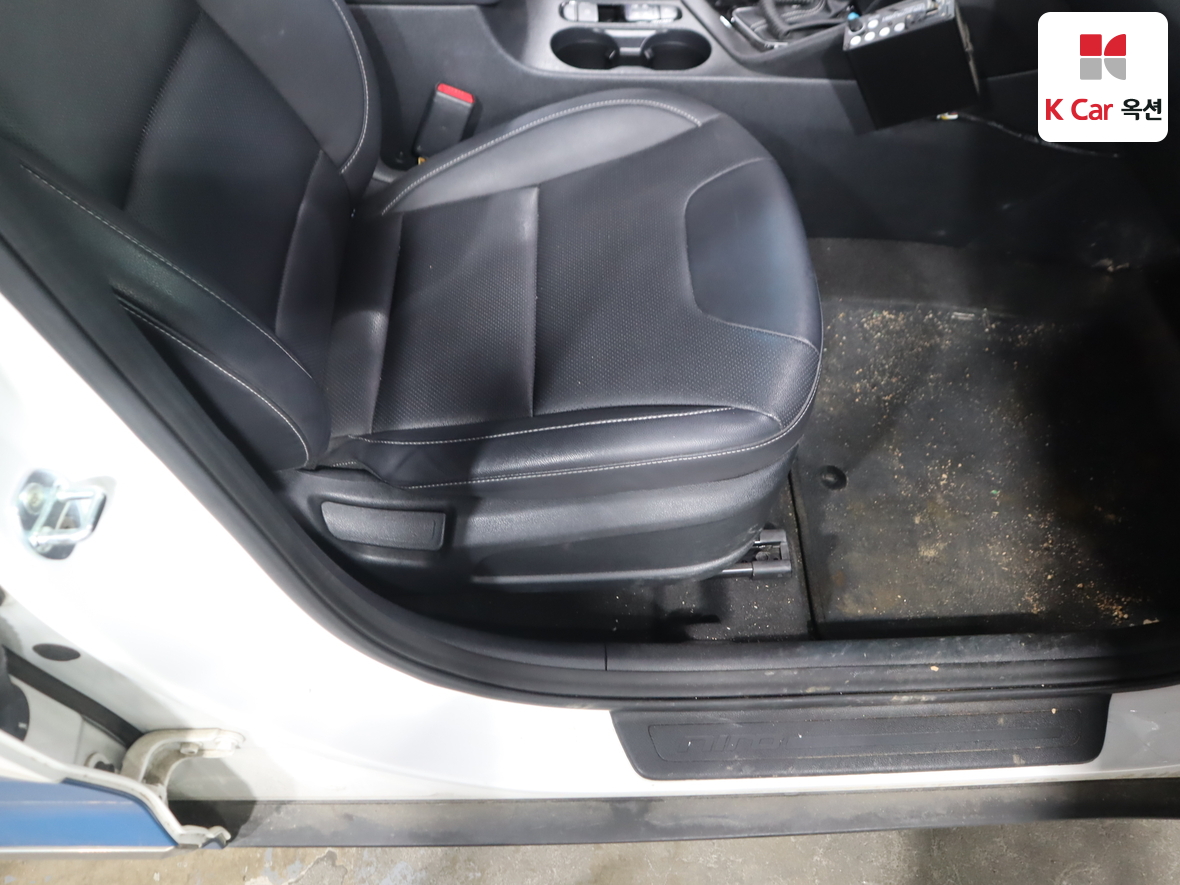 كيا نيرو 2021 - صورة 30