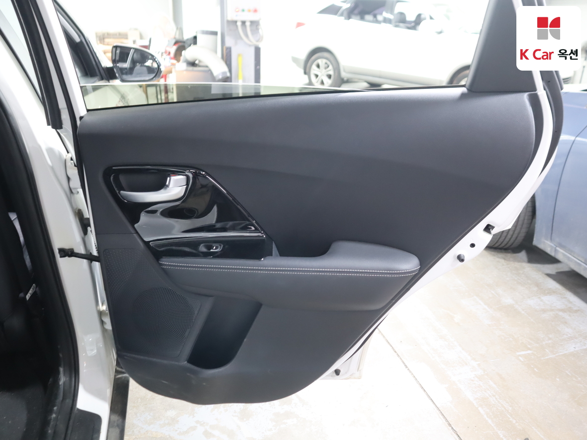 كيا نيرو 2021 - صورة 27