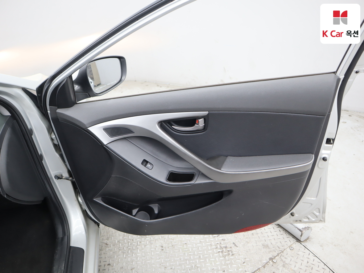 Hyundai Elantra 2011 - Image 28