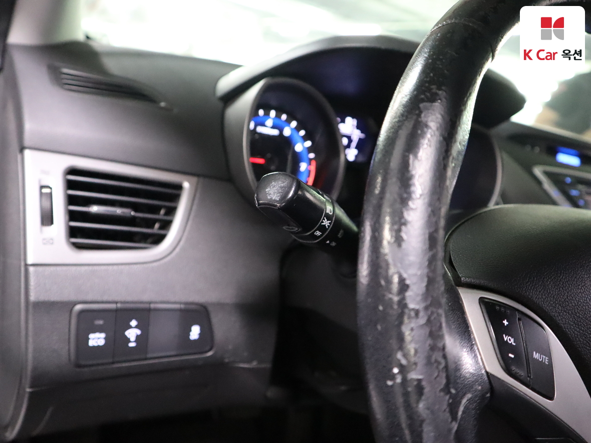 Hyundai Elantra 2011 - Image 9