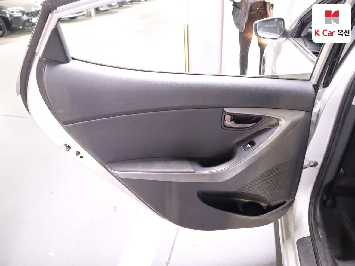 Hyundai Elantra 2011 - Image 22