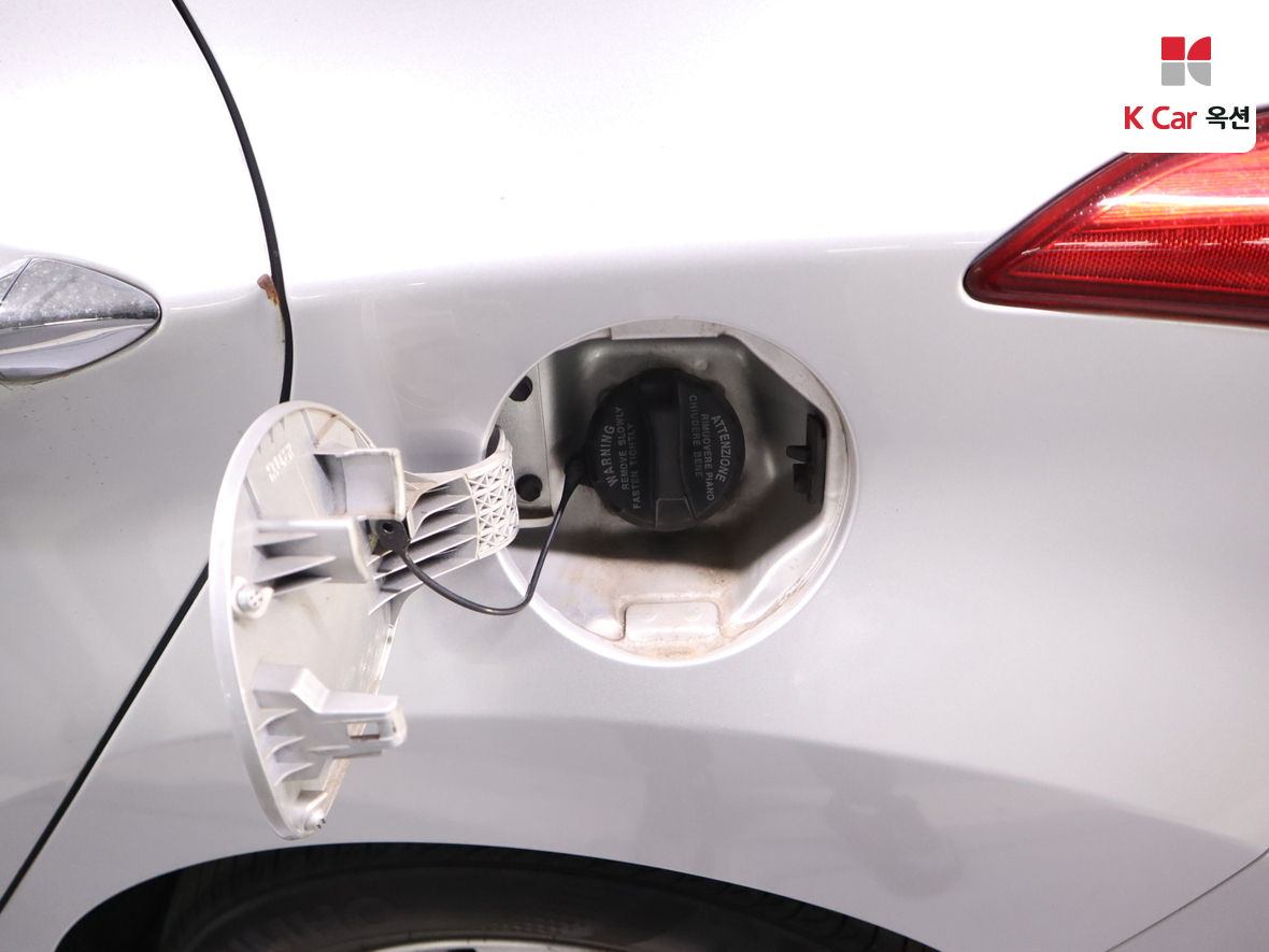 Hyundai Elantra 2011 - Image 24