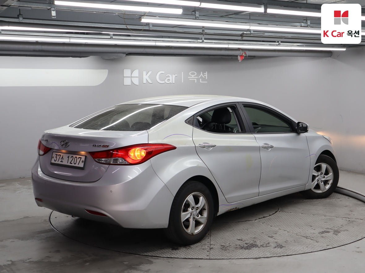 Hyundai Elantra 2011 - Image 2