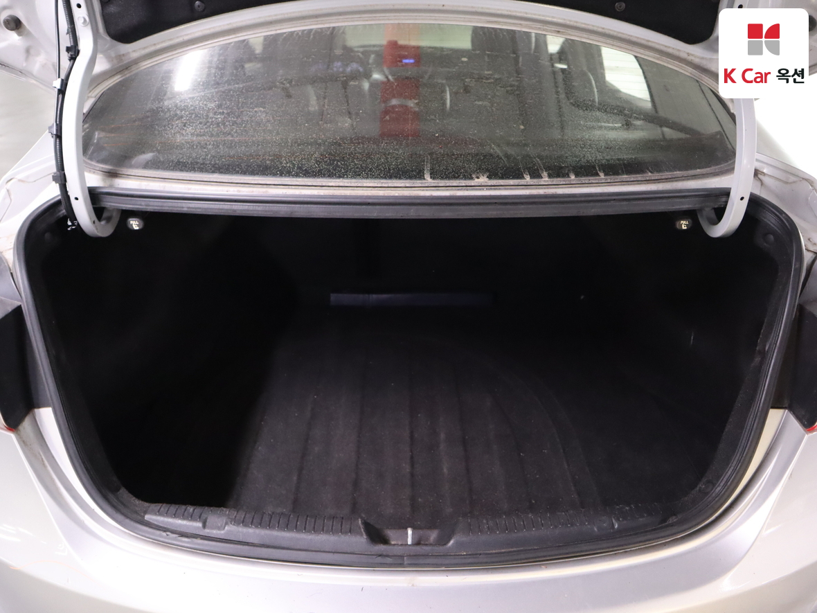 Hyundai Elantra 2011 - Image 25