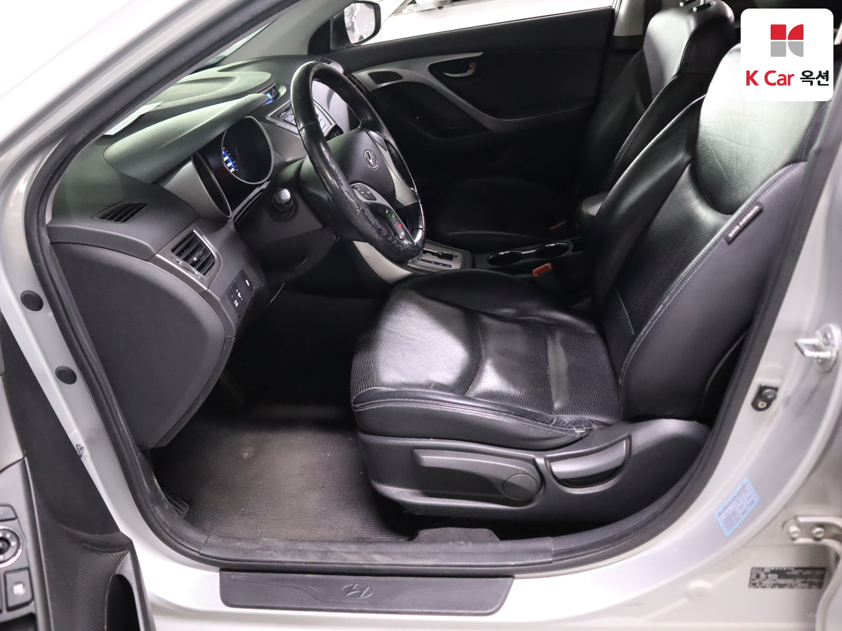 Hyundai Elantra 2011 - Image 17