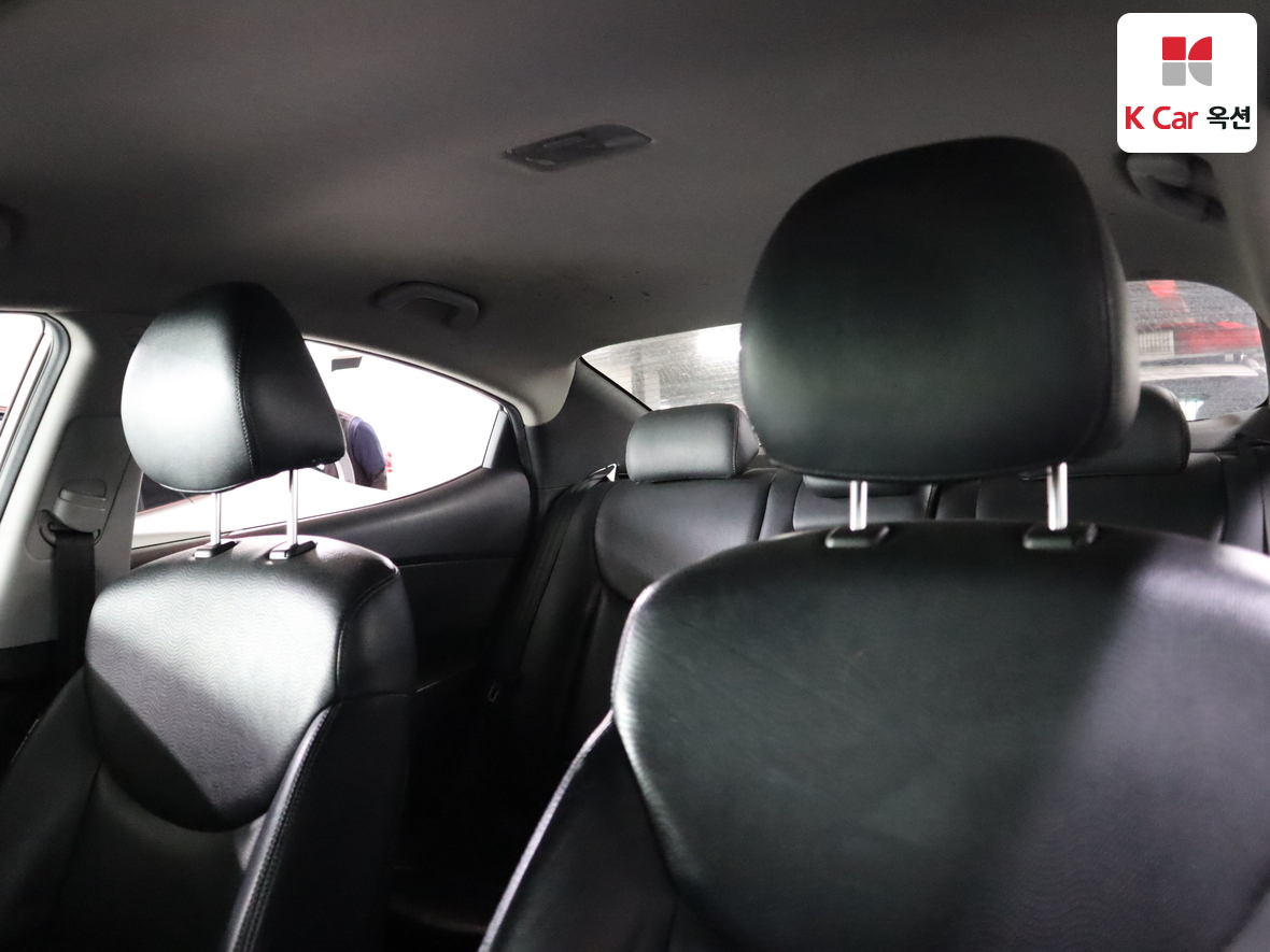 Hyundai Elantra 2011 - Image 18