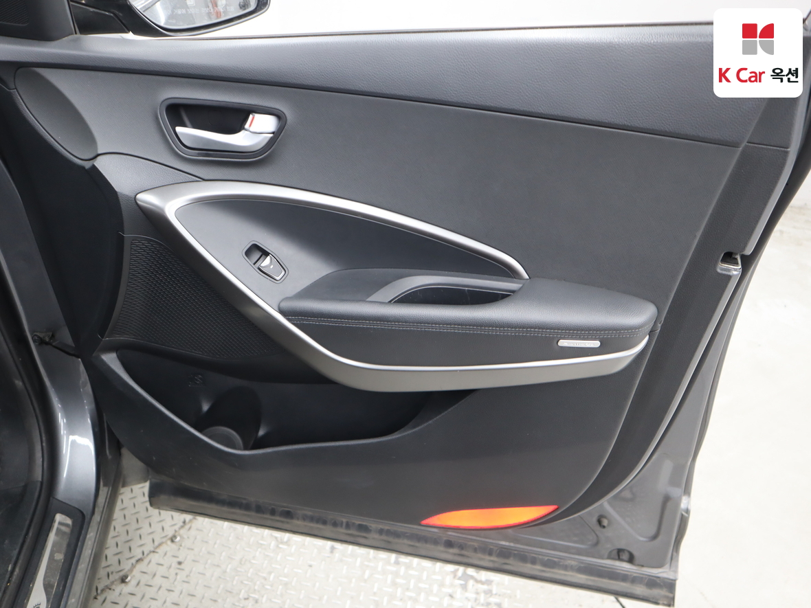Hyundai Santa Fe 2016 - Image 32
