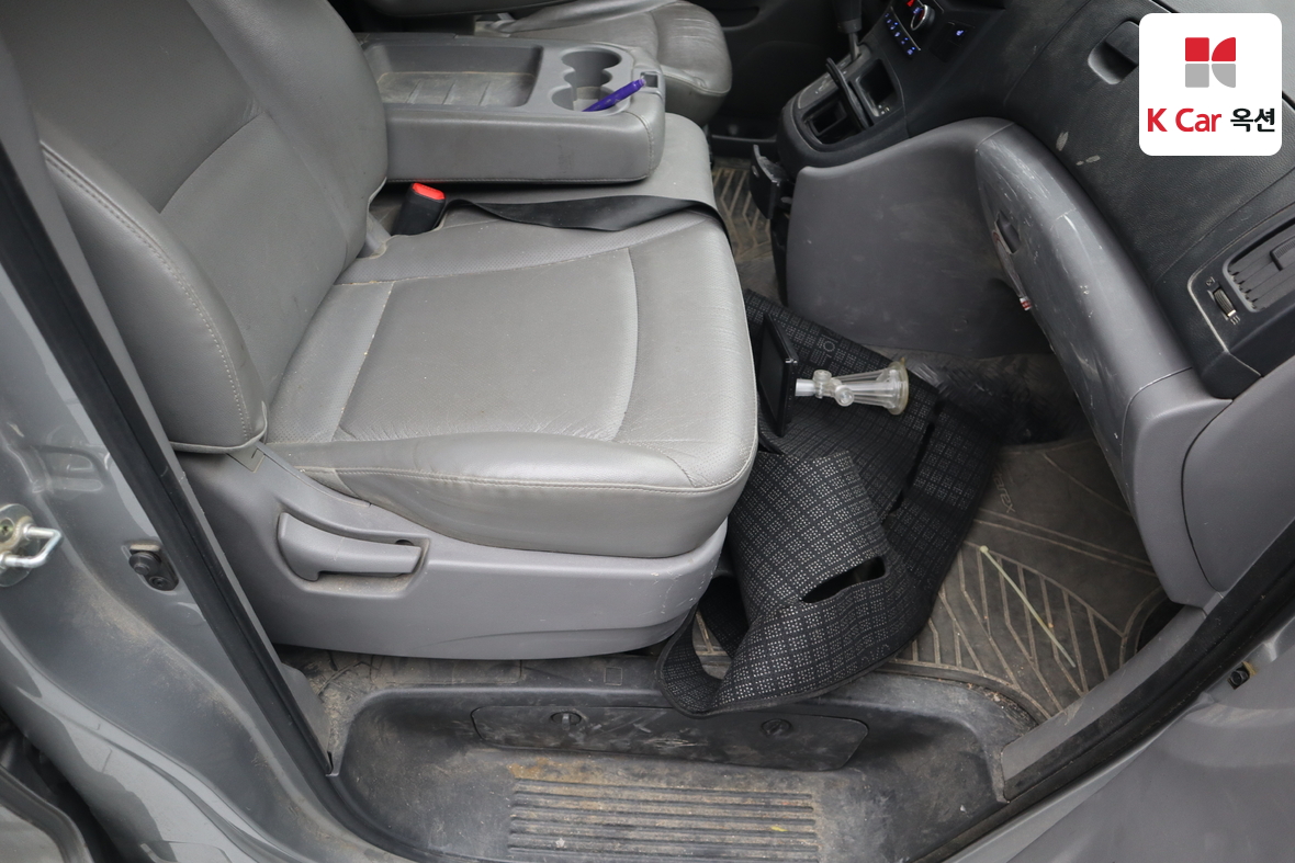Hyundai Grand Starex - 24