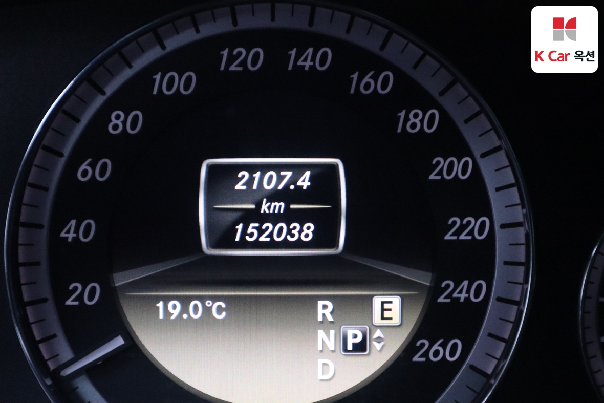 Mercedes-Benz E-Class - 4