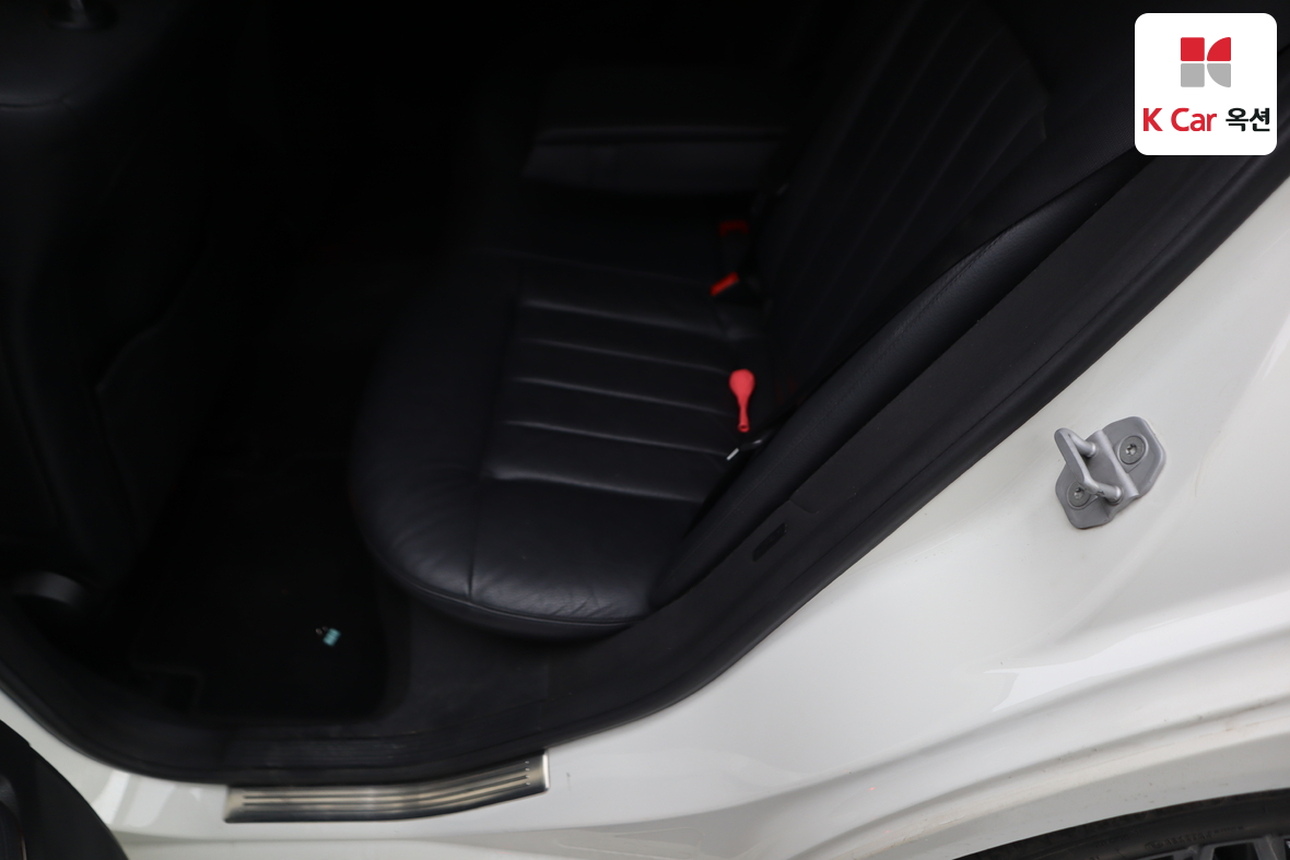 Mercedes-Benz E-Class - 25