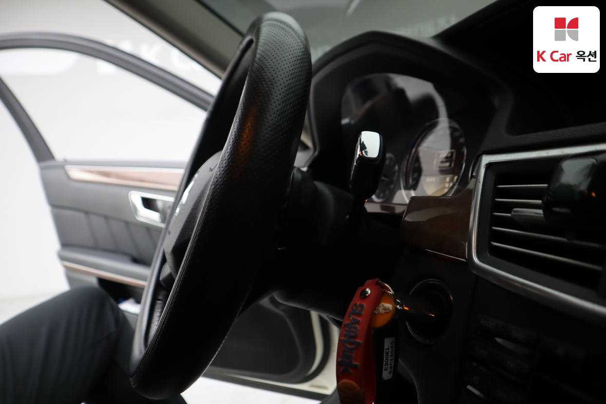 Mercedes-Benz E-Class - 11