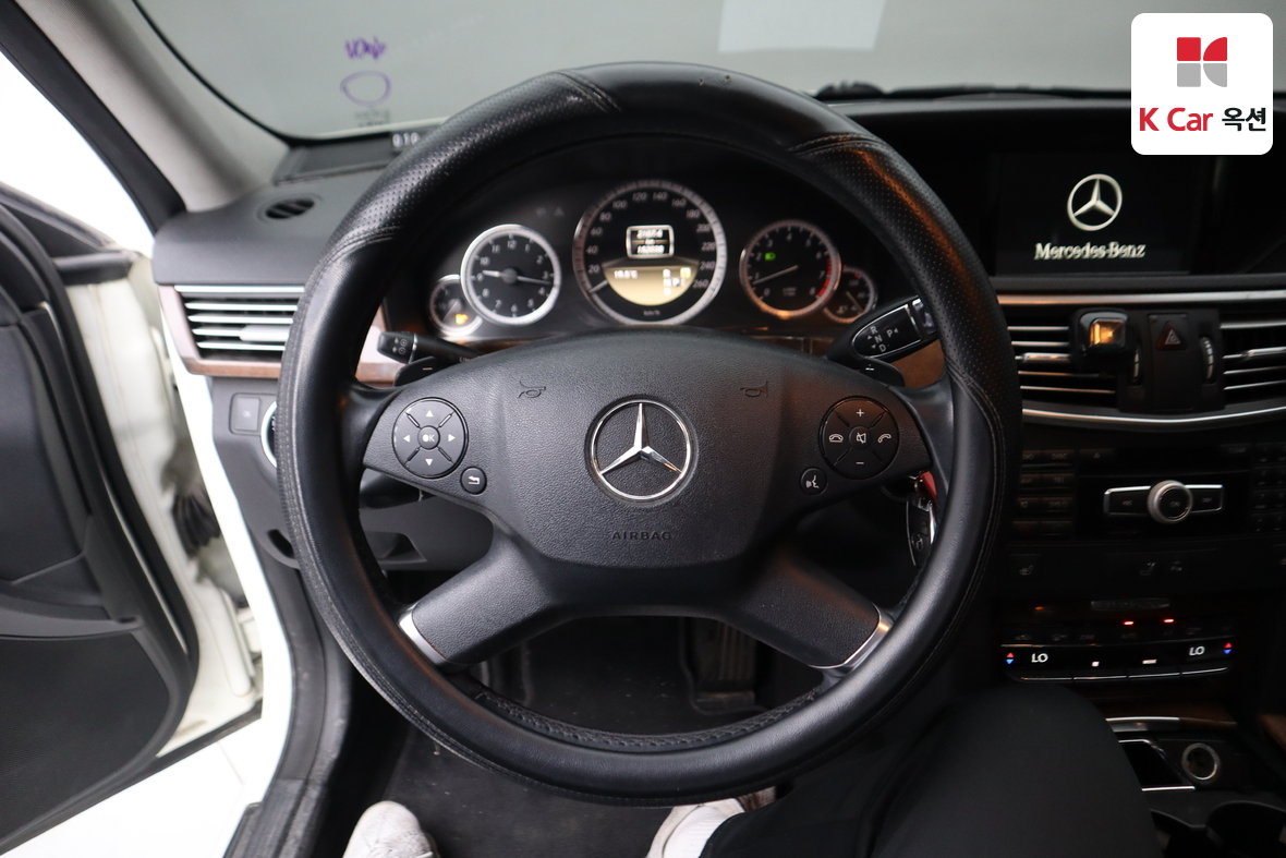 Mercedes-Benz E-Class - 10