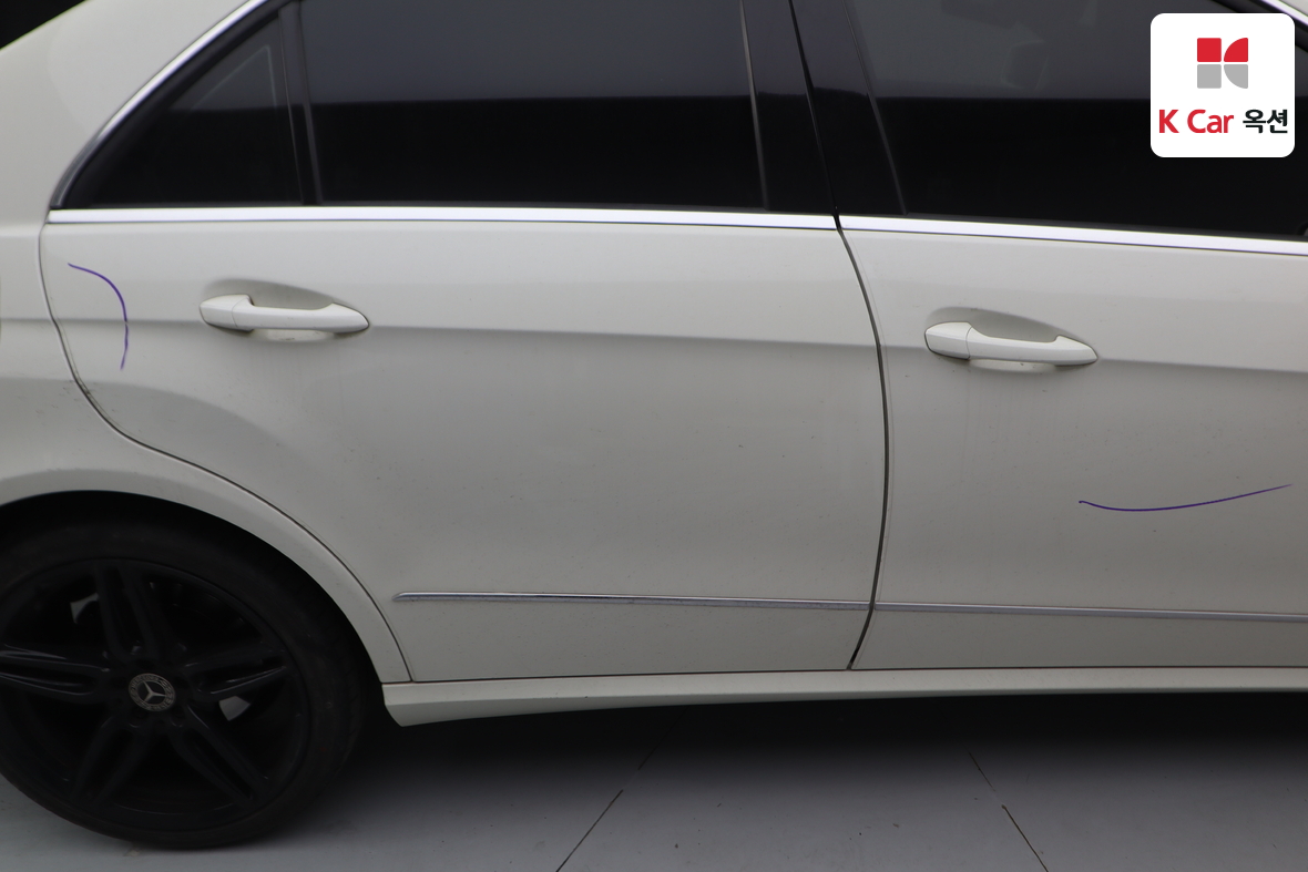 Mercedes-Benz E-Class - 42