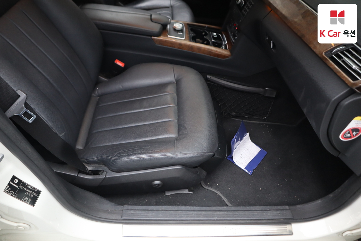 Mercedes-Benz E-Class - 31