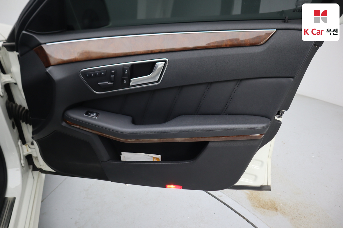 Mercedes-Benz E-Class - 30