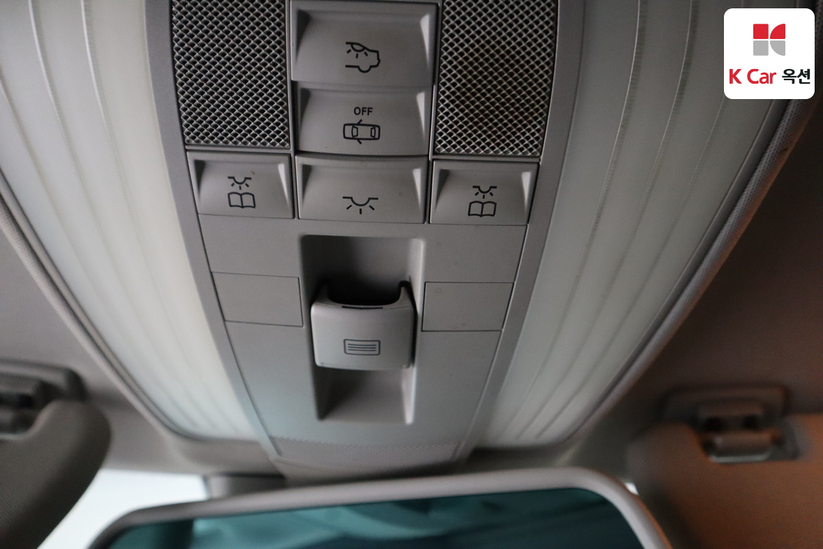 Mercedes-Benz E-Class - 13