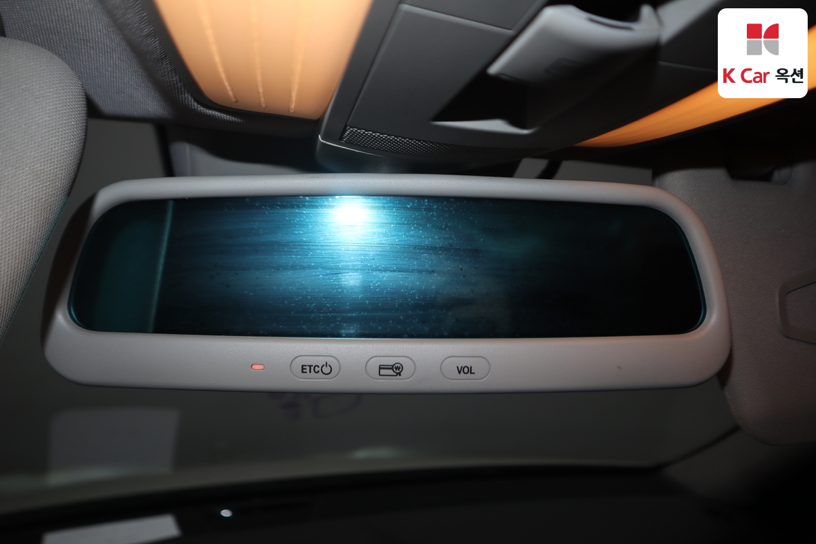 Mercedes-Benz E-Class - 12