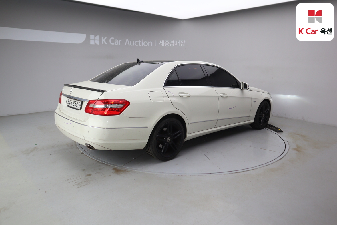 Mercedes-Benz E-Class - 2