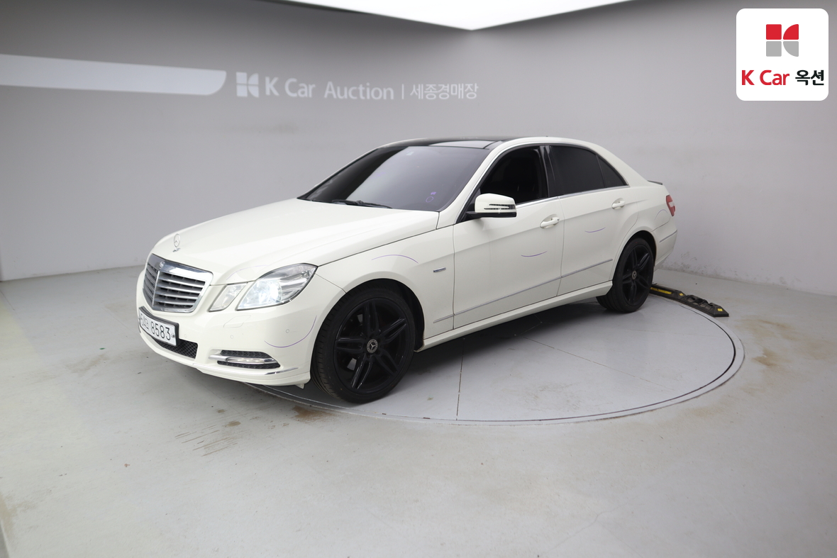 Mercedes-Benz E-Class - 1