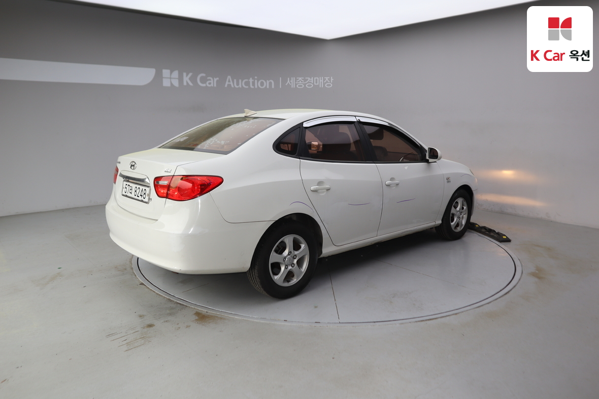 Hyundai Elantra - 2