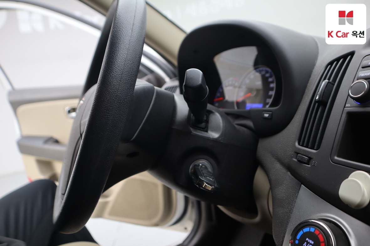 Hyundai Elantra - 11