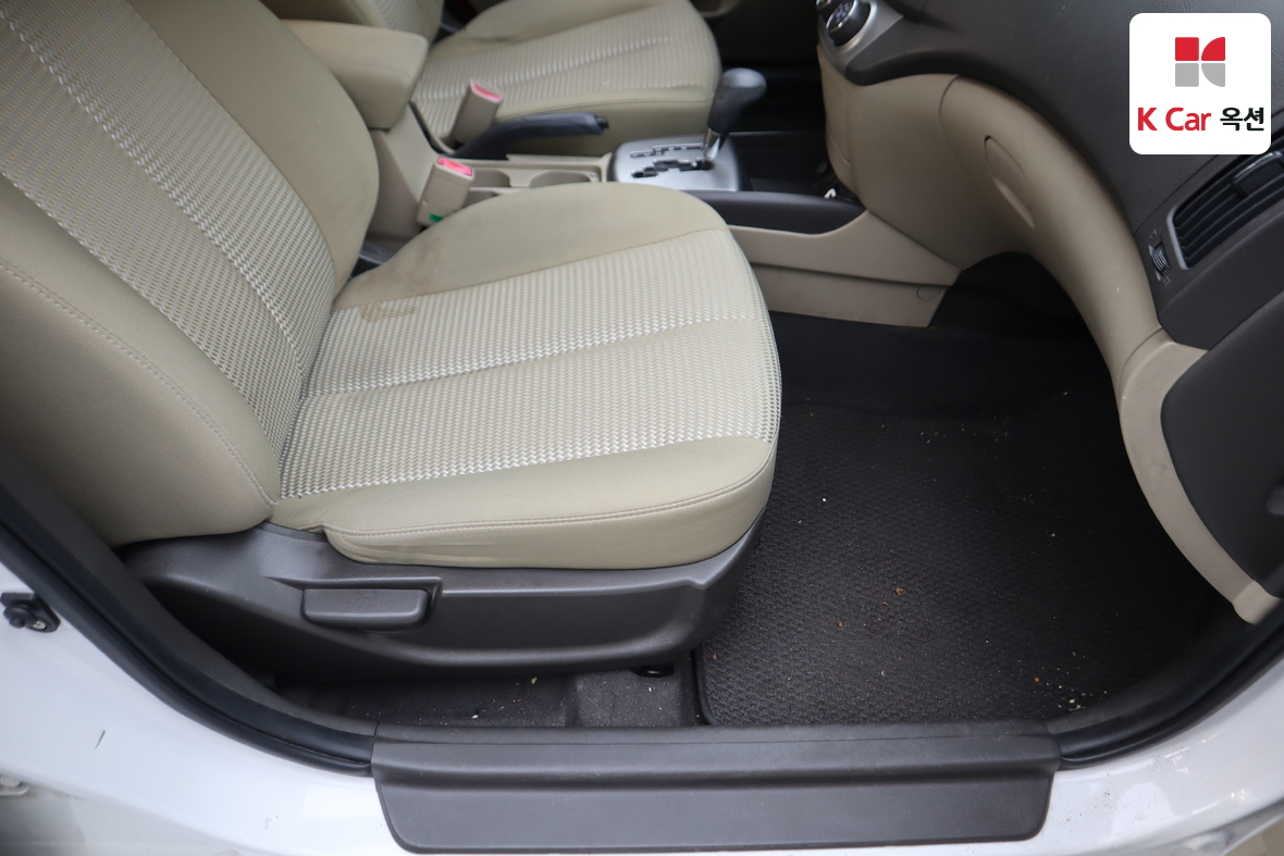 Hyundai Elantra - 28
