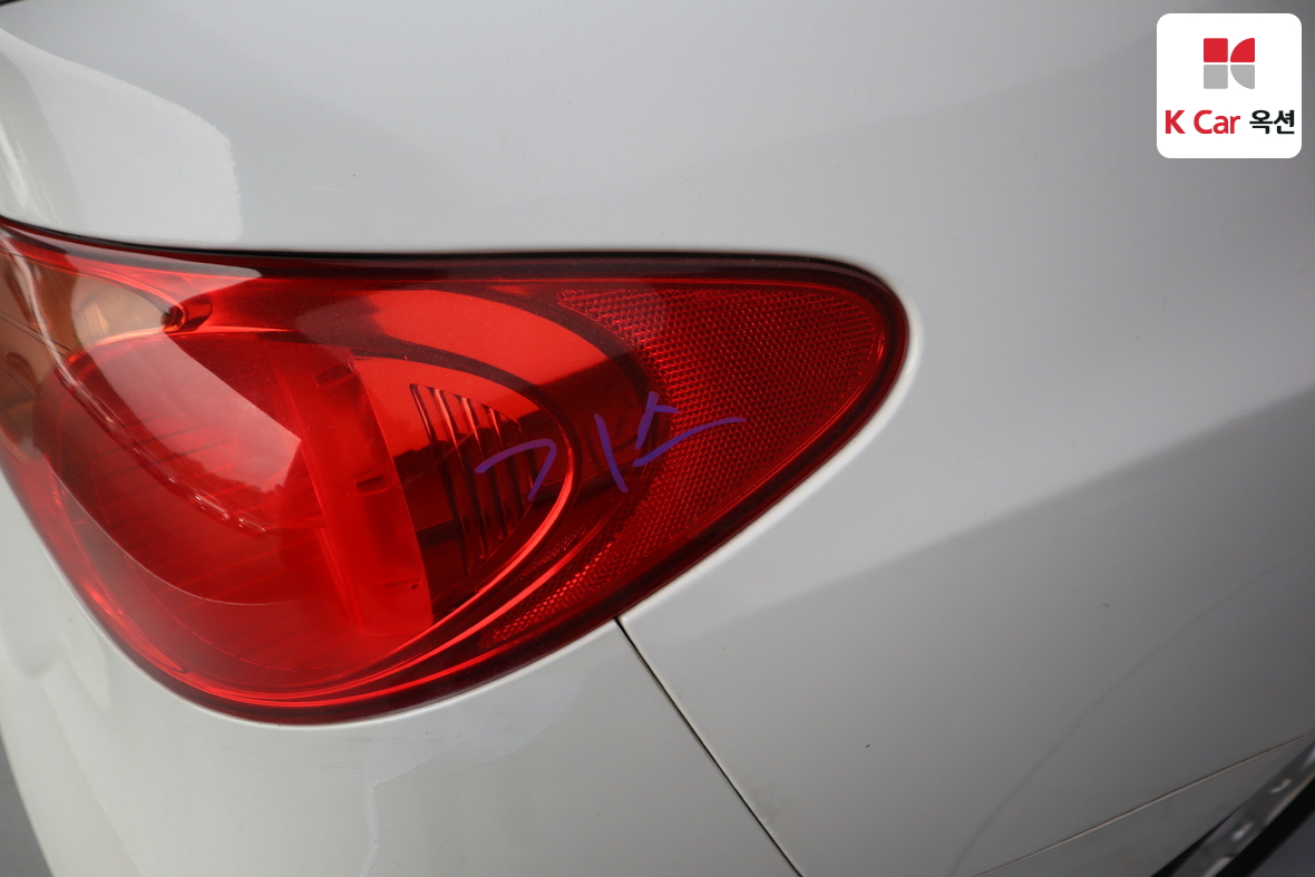 Hyundai Elantra - 38