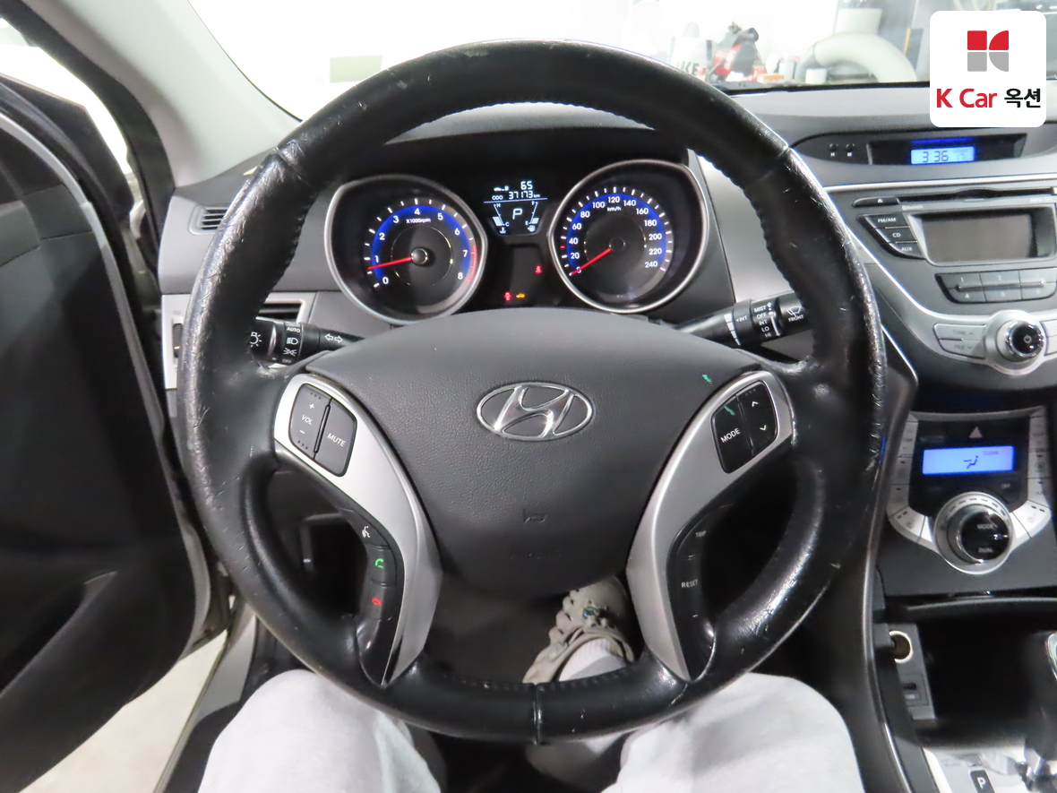 Hyundai Elantra 2011 - Image 10