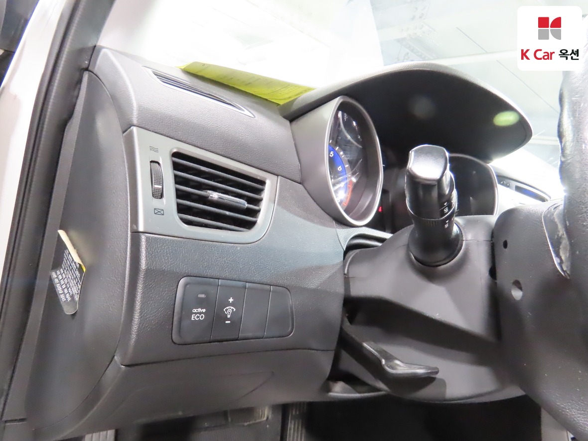 Hyundai Elantra 2011 - Image 9