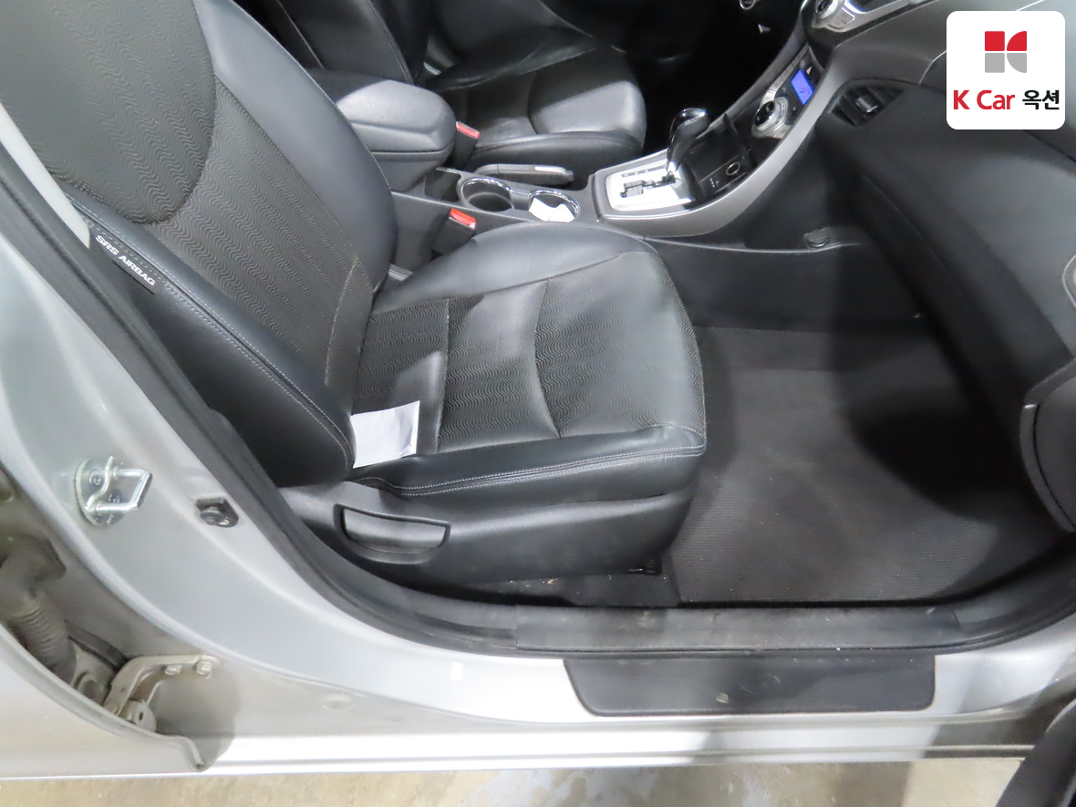 Hyundai Elantra 2011 - Image 28