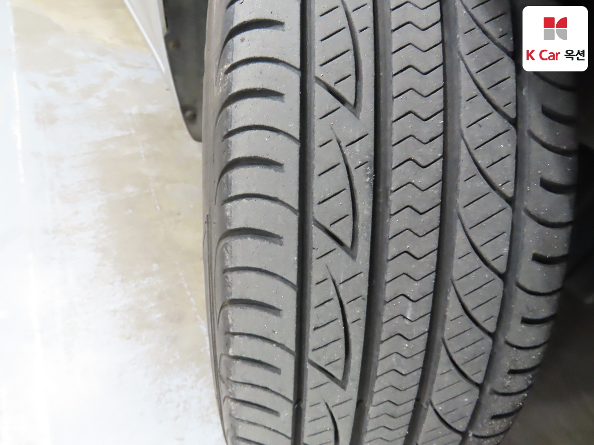 Hyundai Elantra 2011 - Image 30