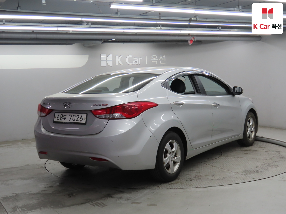 Hyundai Elantra 2011 - Image 2