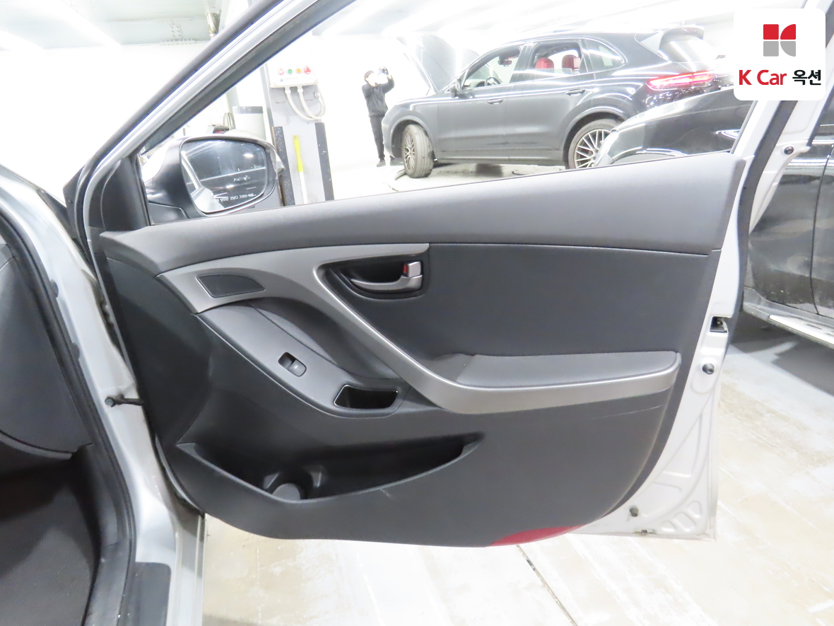 Hyundai Elantra 2011 - Image 27