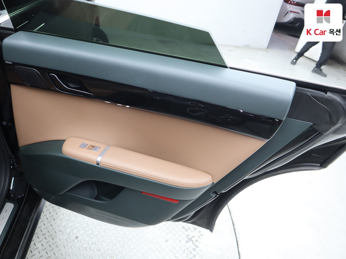 Hyundai AZERA 2023 - Image 28