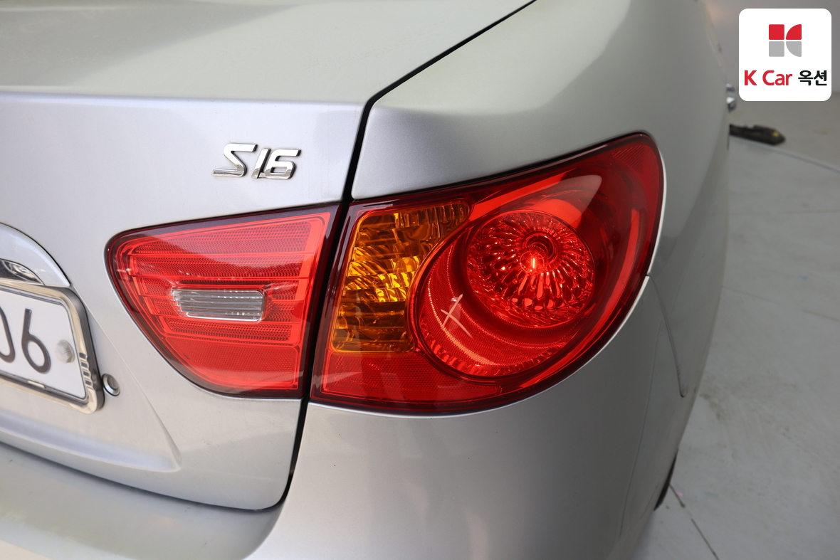 Hyundai Elantra - 41