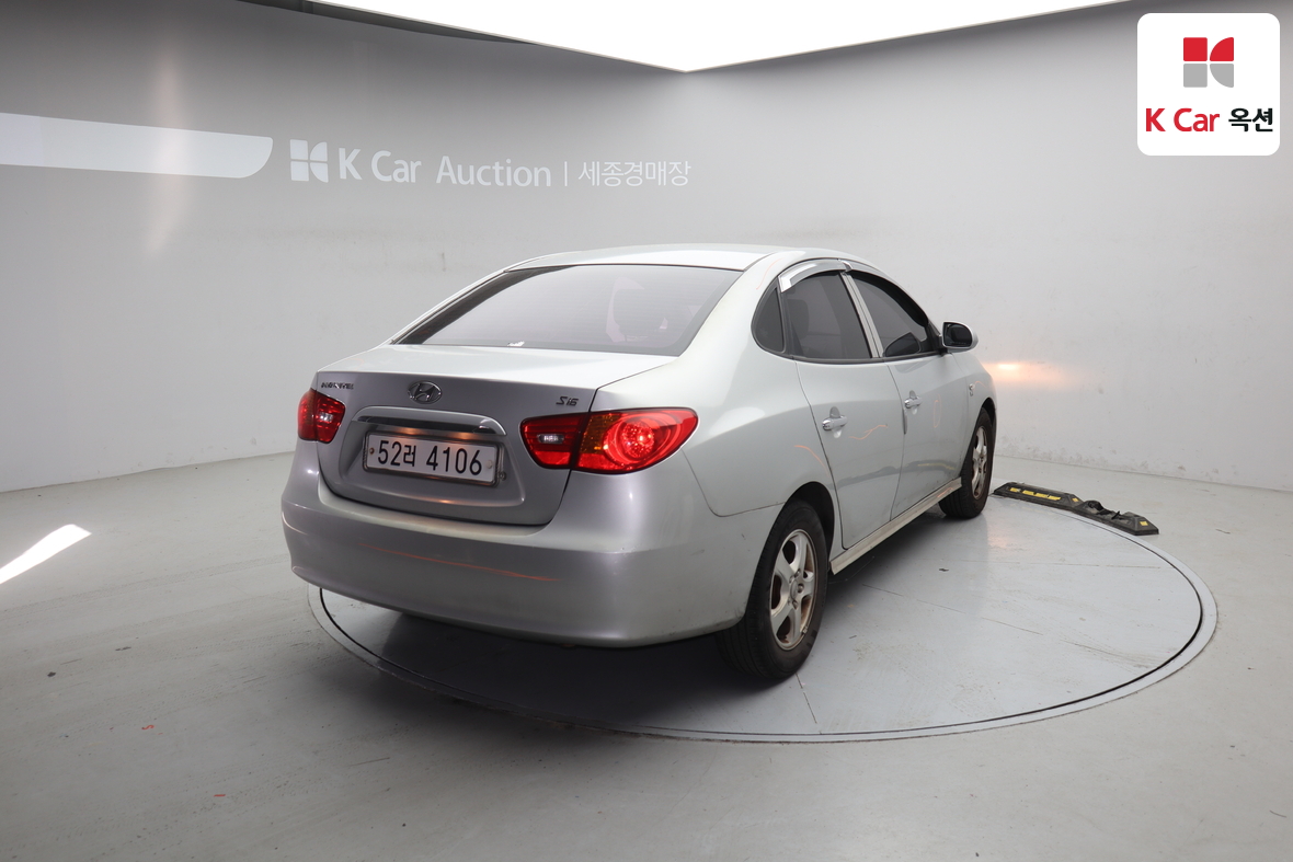 Hyundai Elantra - 2