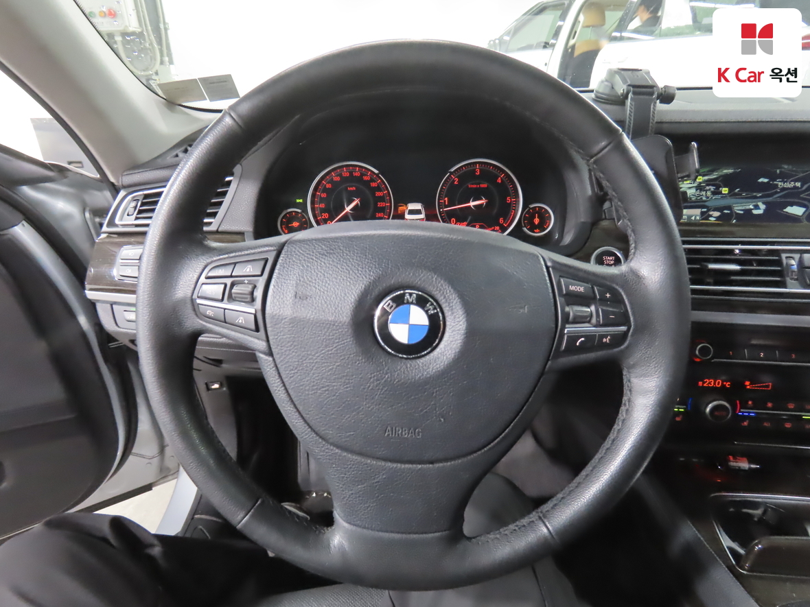 BMW 7 Series - 10