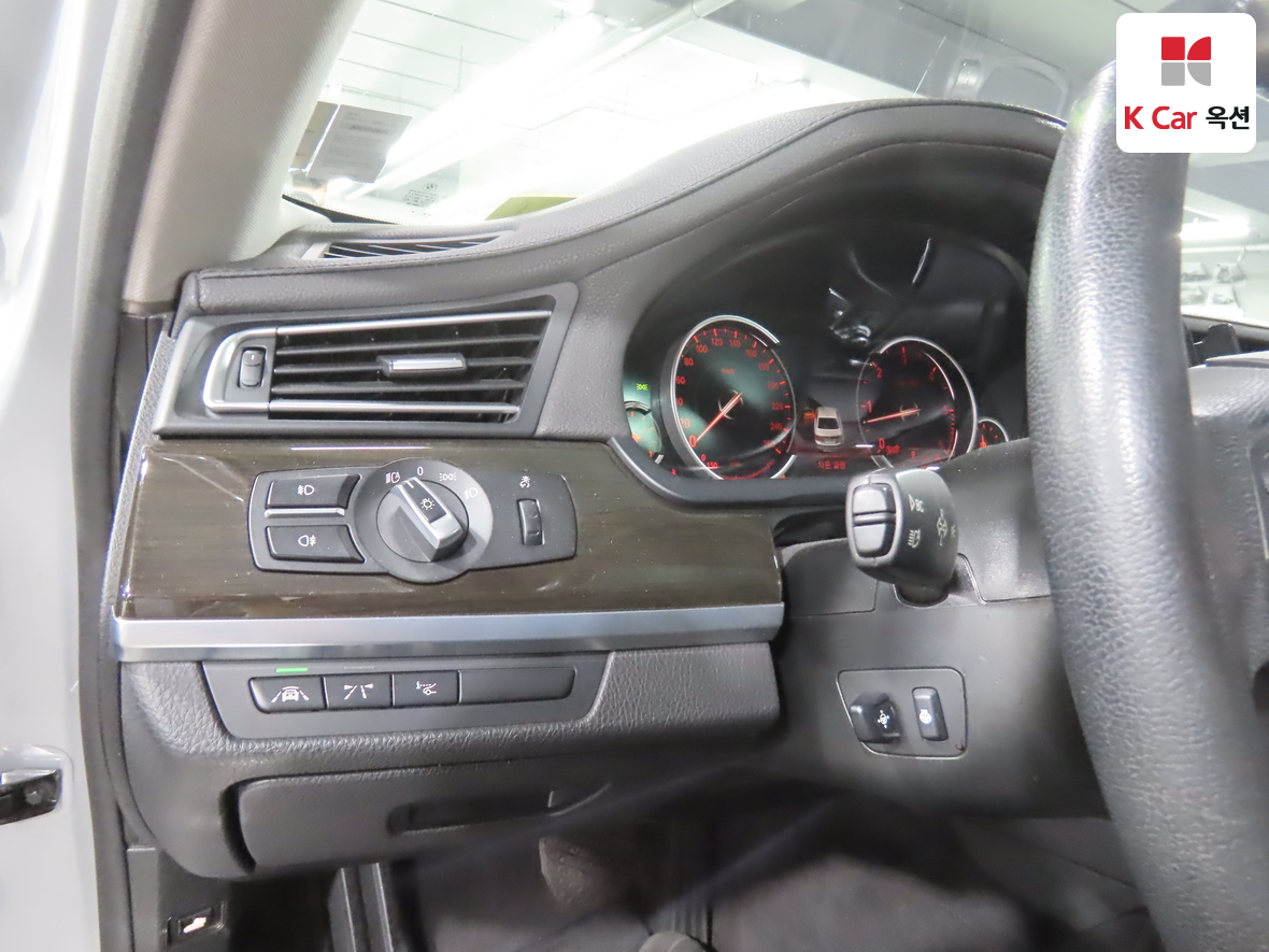BMW 7 Series - 9