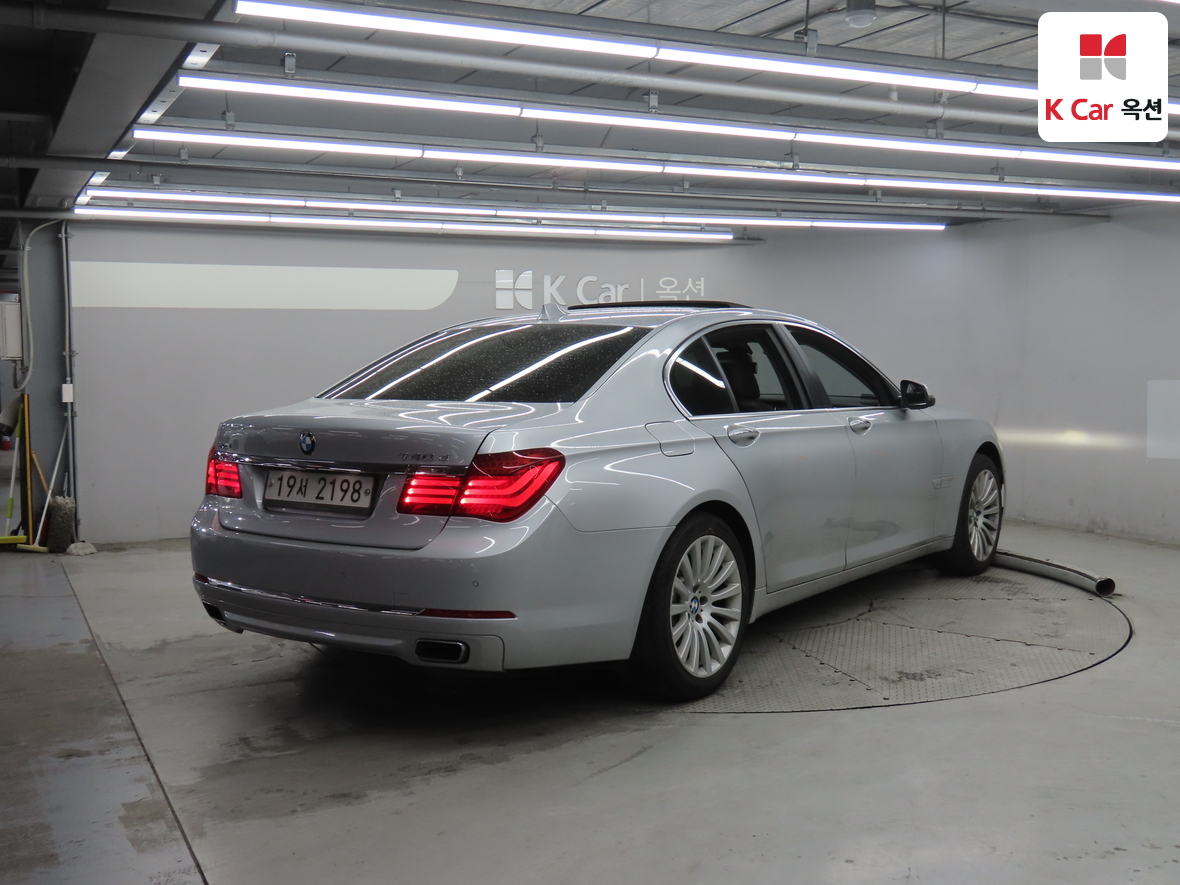 BMW 7 Series - 2