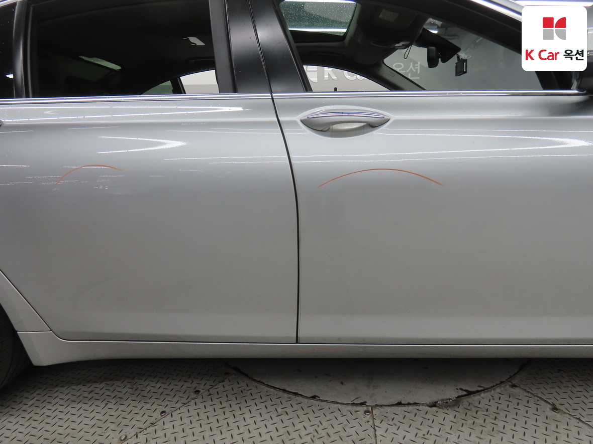 BMW 7 Series - 41