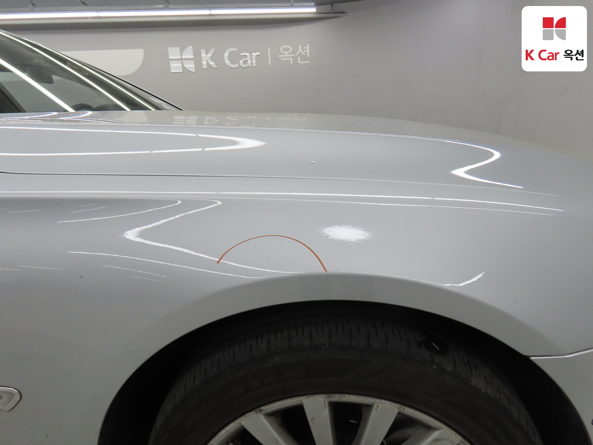 BMW 7 Series - 42