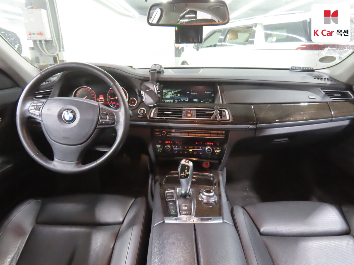 BMW 7 Series - 3