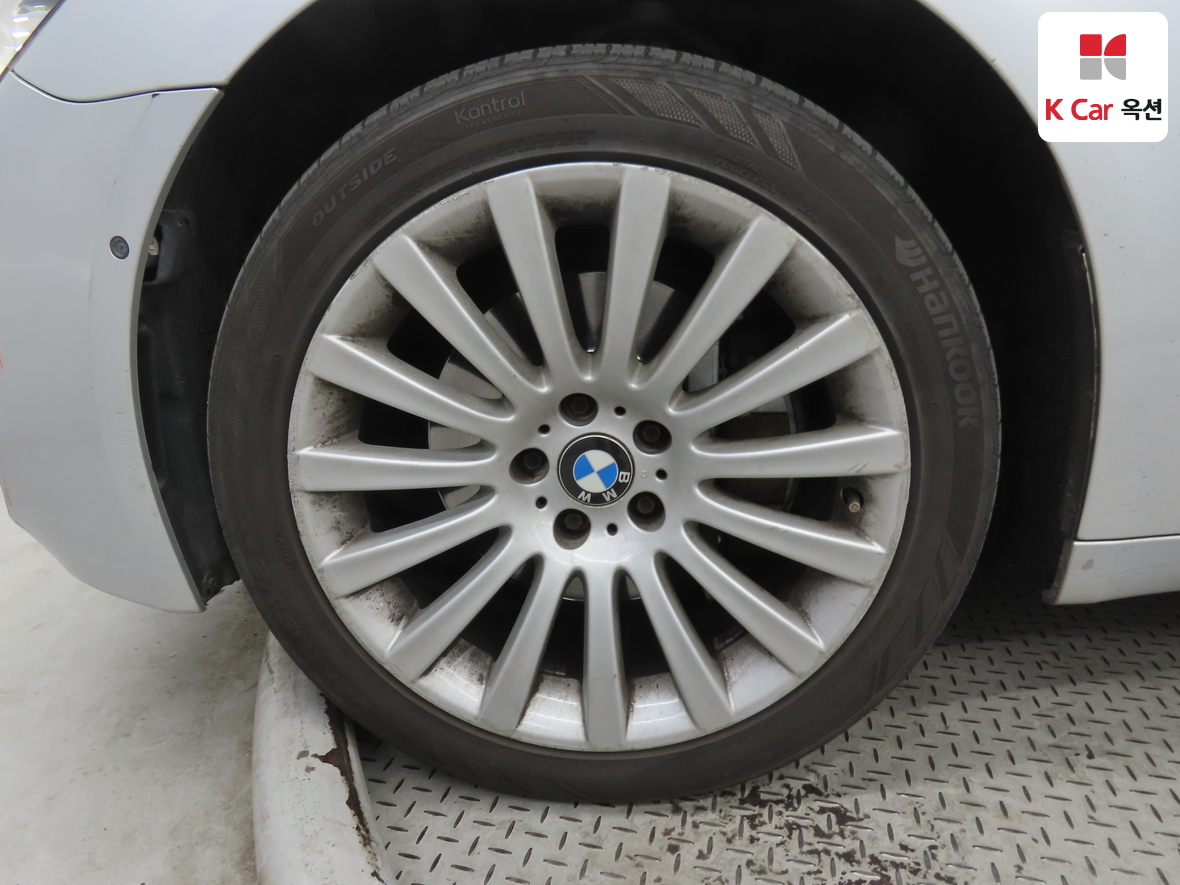 BMW 7 Series - 49