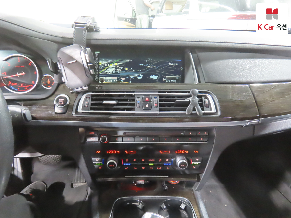 BMW 7 Series - 6