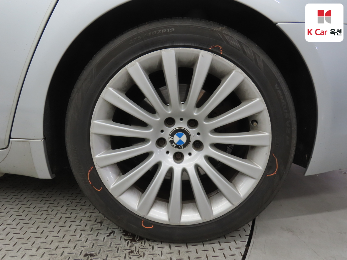 BMW 7 Series - 48